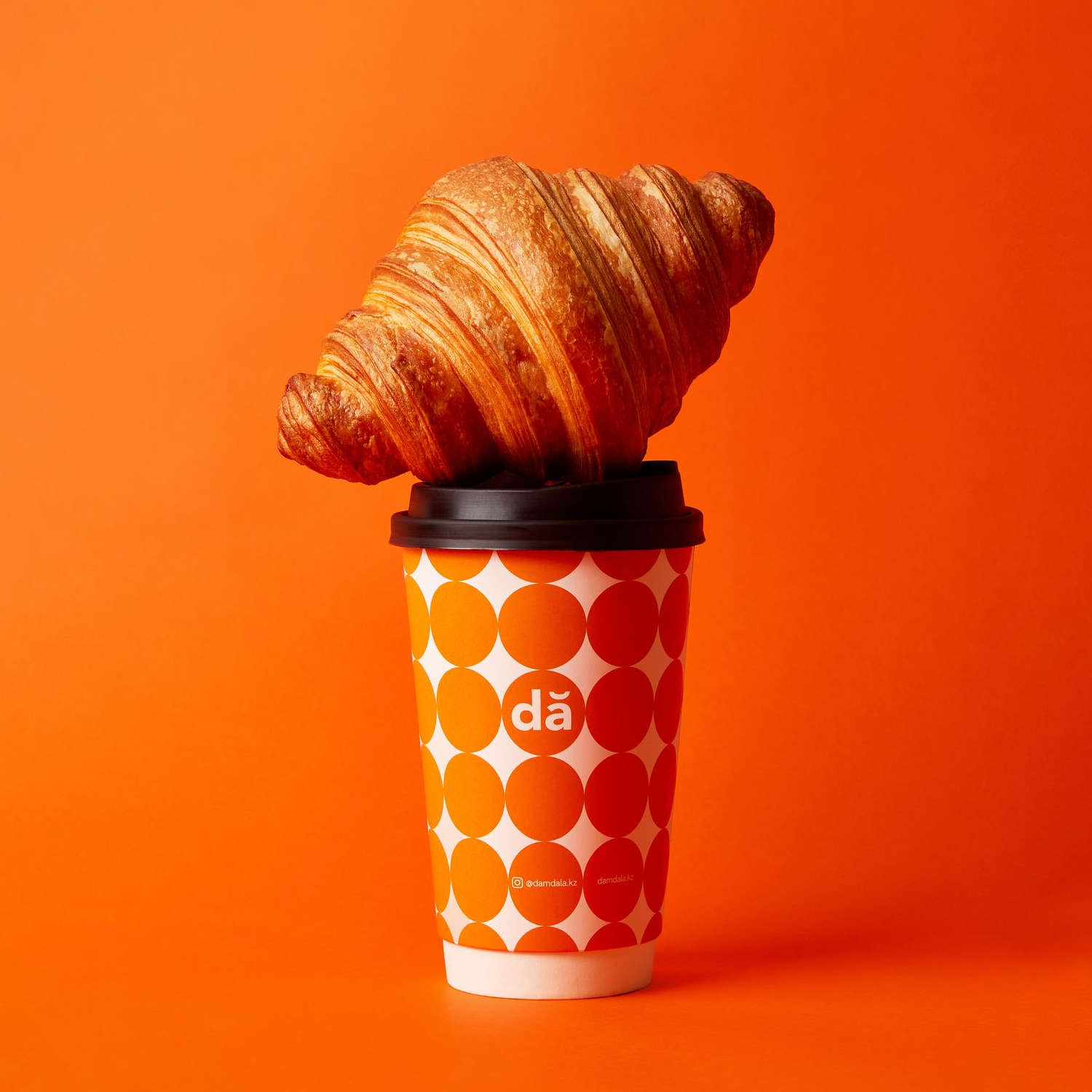 Doppelwandige Kaffeebecher mit vollflächigem, unbegrenztem Farbdruck
