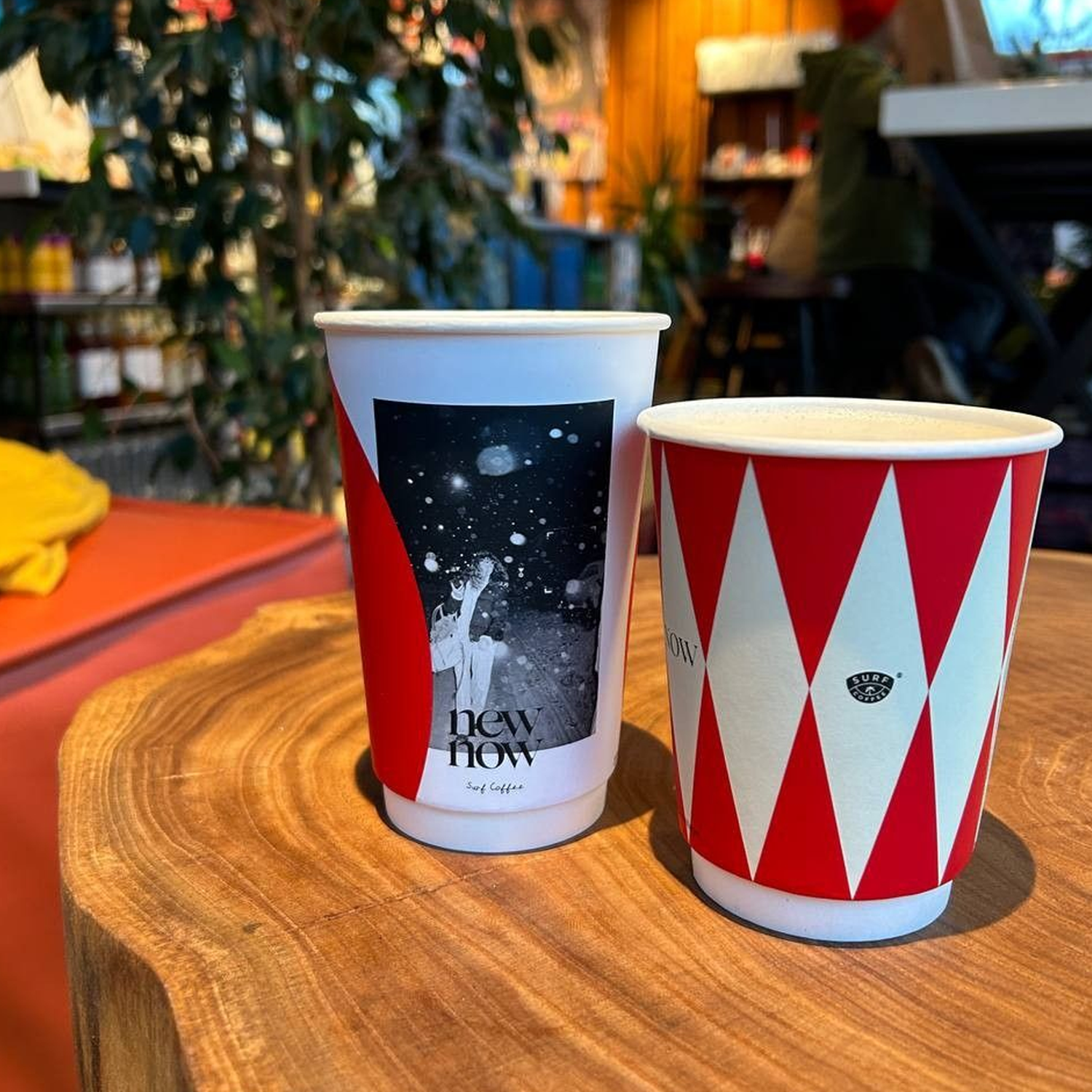 Doppelwandige Kaffeebecher mit vollflächigem, unbegrenztem Farbdruck